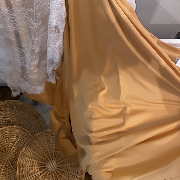 $1,485 NWT Lace Wedding Bridal Dress - Picture 11 of 16